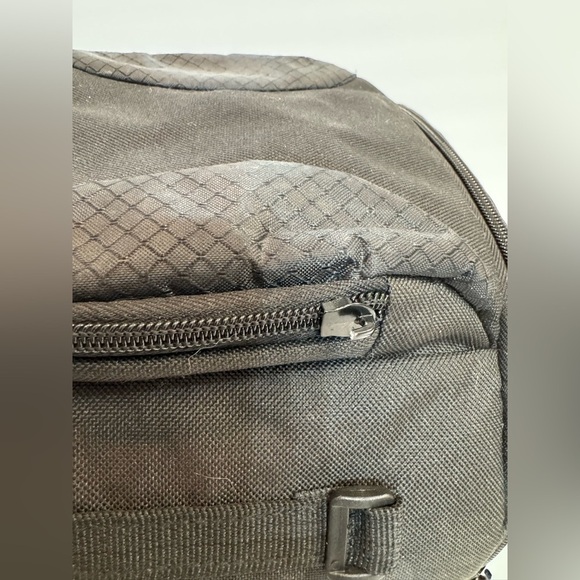 Xit XTBPS Black Deluxe Digital Camera & Video Sling Style Padded Shoulder Bag - Picture 8 of 9